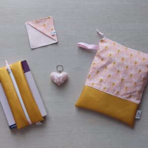 astuccio agenda, wet bag, segnalibro e portachiavi cuoricino