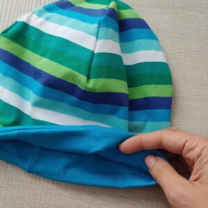 Berrettino Righe verdi blu e azzurre interno turchese 7-10 anni