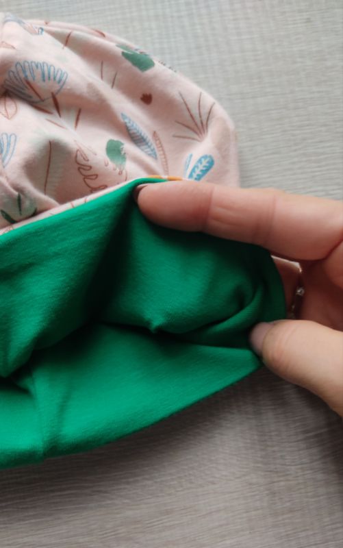 Berrettino Foglioline fondo rosa cipria interno verde 1-2 anni - immagine 2