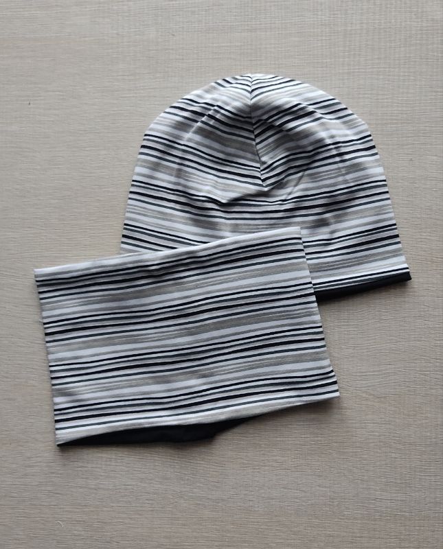 Berrettino e Scaldacollo Righette Bianche e Nere interno nero 3-6 anni