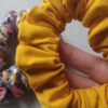 Coppia di Scrunchies Fiori&Senape - immagine 2