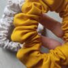 Coppia di Scrunchies Pois colorati - immagine 3