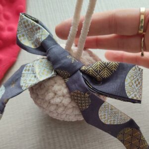 Pallina Natalizia in Ciniglia Beige con Sfere antracite