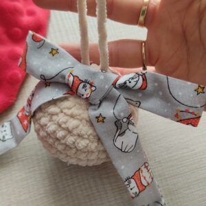 Pallina Natalizia in Ciniglia Beige con Gattini