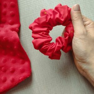 Scrunchie Stelline dorate fondo rosso