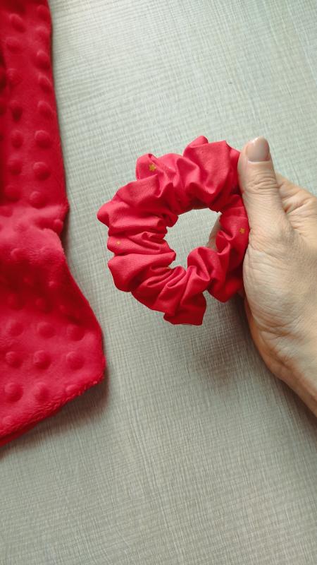 Scrunchie Stelline dorate fondo rosso