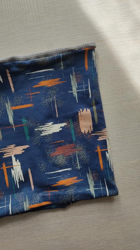 Scaldacollo geometric blu in maglina taupe