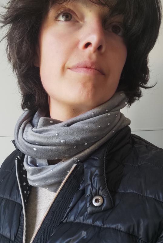 Scaldacollo ad anello vellutino grigio leggero e pois in rilievo