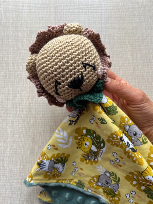 Doudou Leone per Neonato Personalizzato in Cotone – Compagno per la Nanna Fatto a Mano