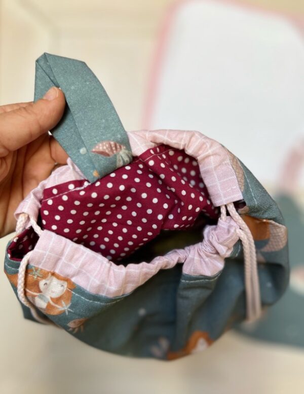 Set Asilo Sirena & Balena Personalizzabile con Nome – Zainetto, Bavaglia e Asciugamano per Nido e Materna | Made in Italy - immagine 7
