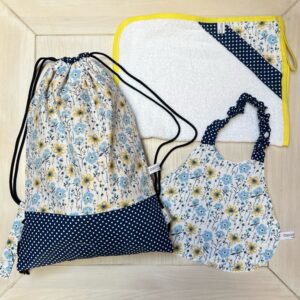 Set Asilo Fiorellini Personalizzabile con Nome – Zainetto, Bavaglia e Asciugamano per Nido e Materna | Made in Italy