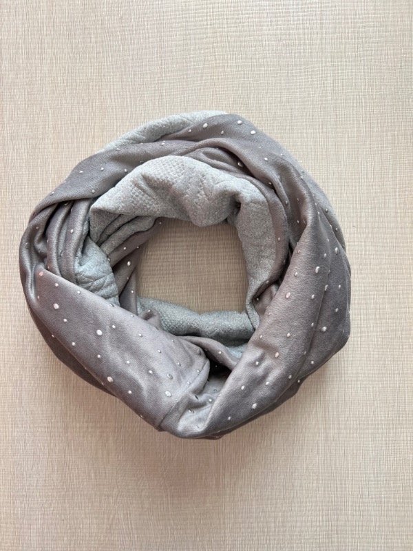 Scaldacollo ad anello grigio pois argento - immagine 2