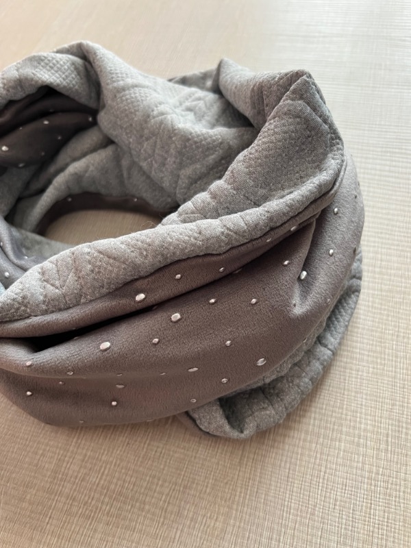 Scaldacollo ad anello grigio pois argento