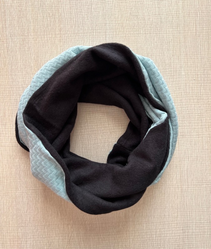 Scaldacollo ad anello chevron acqua interno nero