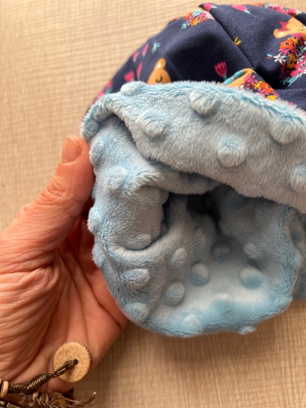 Berrettino pile azzurro Orsette tra i fiori 3-6 anni - immagine 3