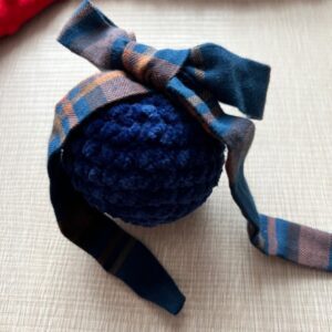 Pallina Natalizia in Ciniglia Blu con Tartan
