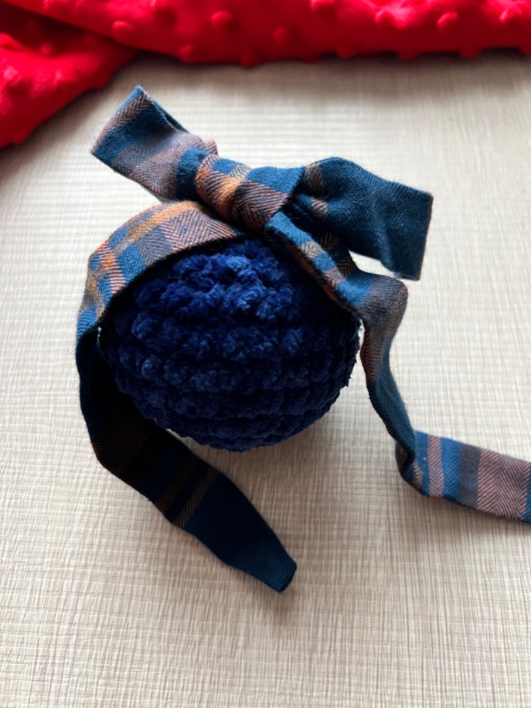 Pallina Natalizia in Ciniglia Blu con Tartan