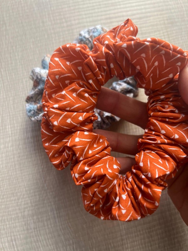 Coppia di Scrunchies Fiorellini e Ruggine - immagine 2
