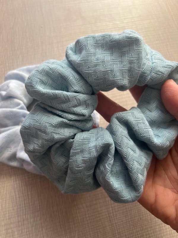 Coppia di Scrunchies Maglina Azzurro e Acqua - immagine 2